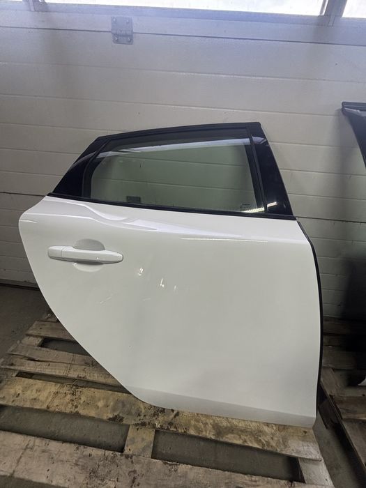 Volvo V40 drzwi prawe przod/tyl Biale  2015r