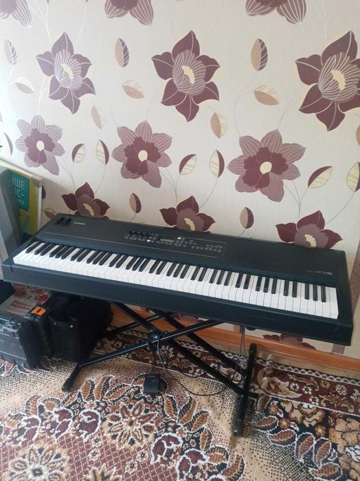 Студійний інструмент Yamaha KX 8 , MIDI - клавіатура , 88 клавіш