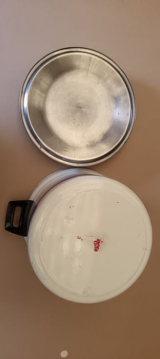 Panela de alumínio fina 21cm largura por 17,50cm altura, em bom estado