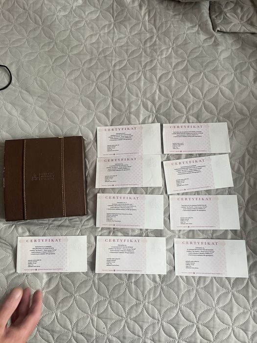 Srebrne monety z papieżem