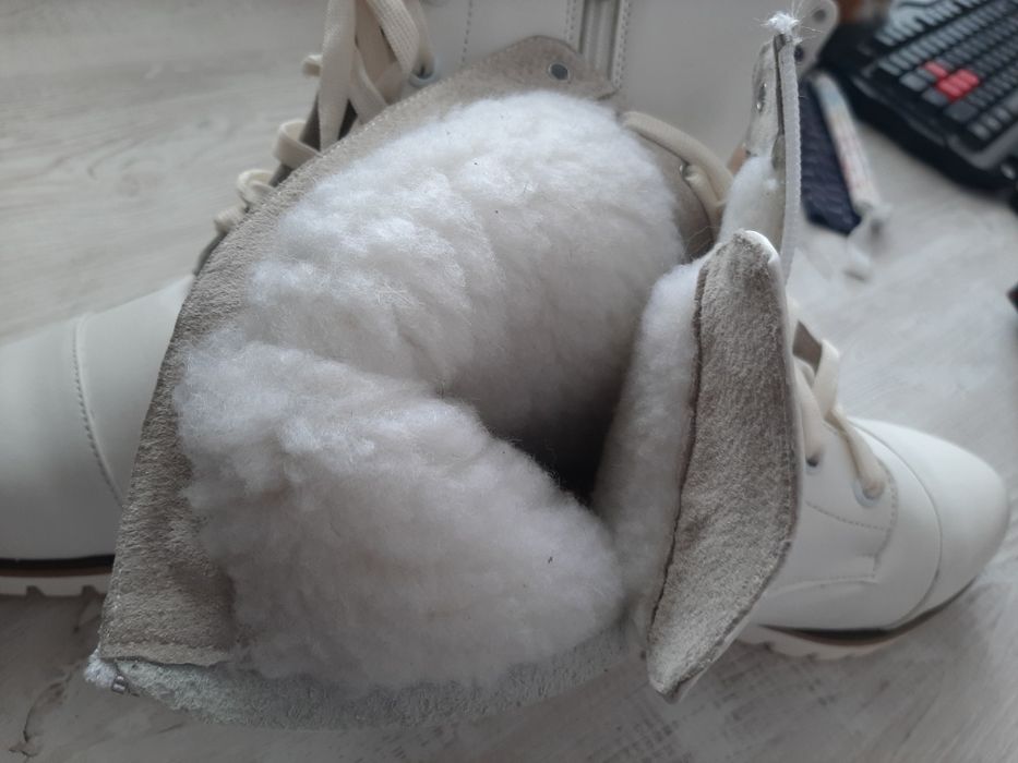 Белые зимние сапожки 39 р. Новые