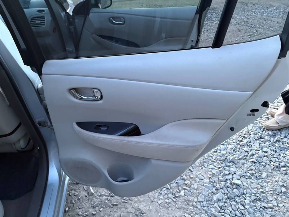 Nissan leaf 2012