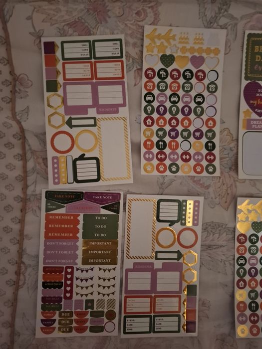 Naklejki różne empik