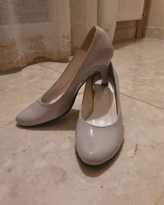 Szpilki 37 szare jak nowe renomowanej  marki calzado