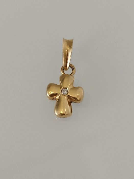 Medalha cruz em ouro de 19,2kt