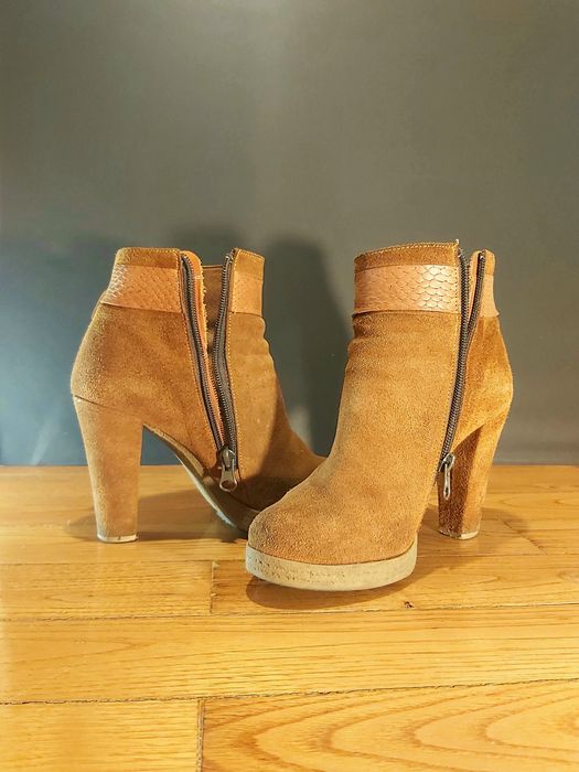 Botins em castanho claro CASTING