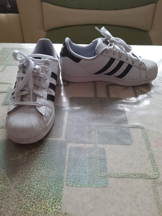 Продам кроссовки Adidas Superstar