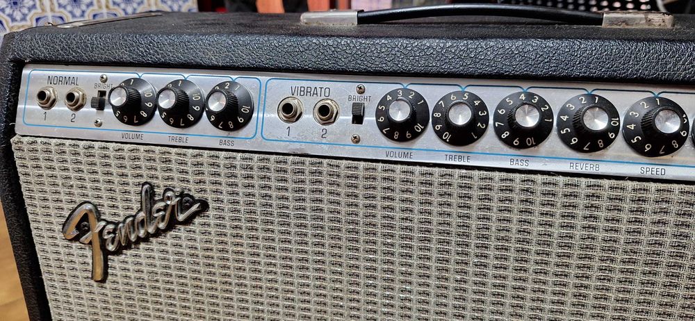 Amplificador Fender Vibrolux Silverface 1975