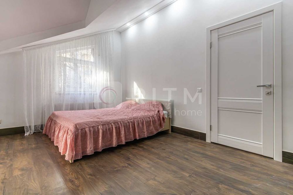 Оренда стильного напівособняка в самому центрі міста