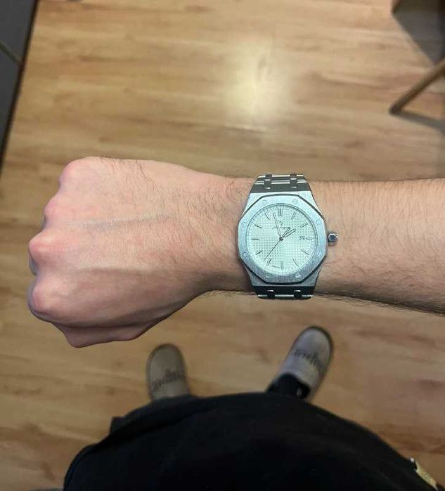 Piękny zegarek kwarcowy – stal nierdzewna,  styl wzorowany na AP