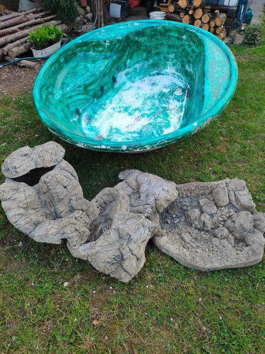 Kaskada wodna z oczkiem wodnym do ogrodu