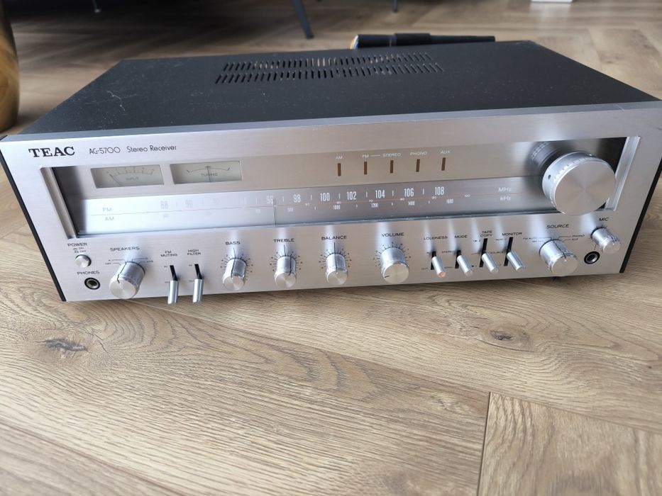 Teac AG-5700 „Złote Lata Audio”
Jest przemyślaną,