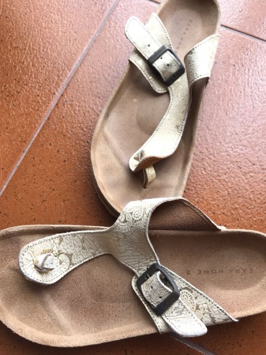 Chinelos Zara Home dourados