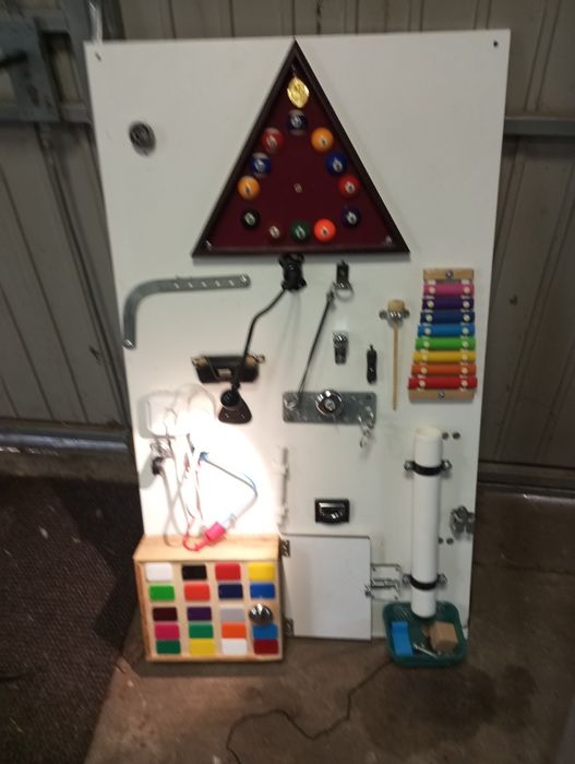 Tablica manipulacyjna dla dzieci