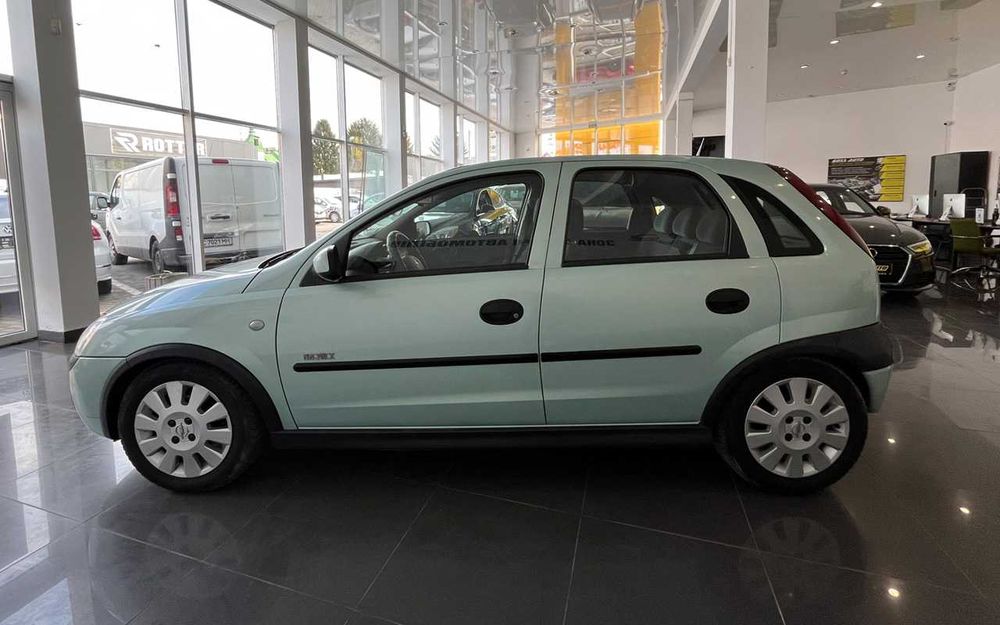 Opel Corsa 2002 рік.
