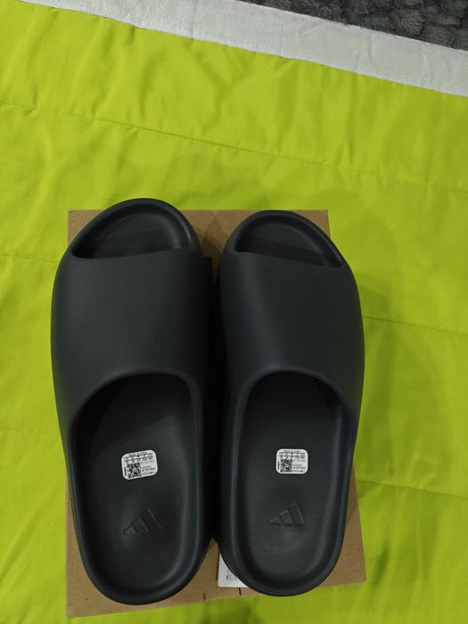 Yeezy slide slate grey
