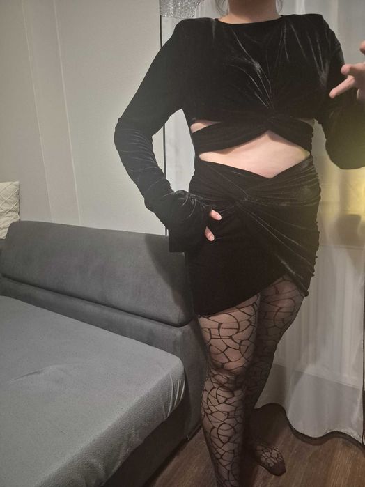 Sukienka welurowa czarna XL Pretty Little Thing