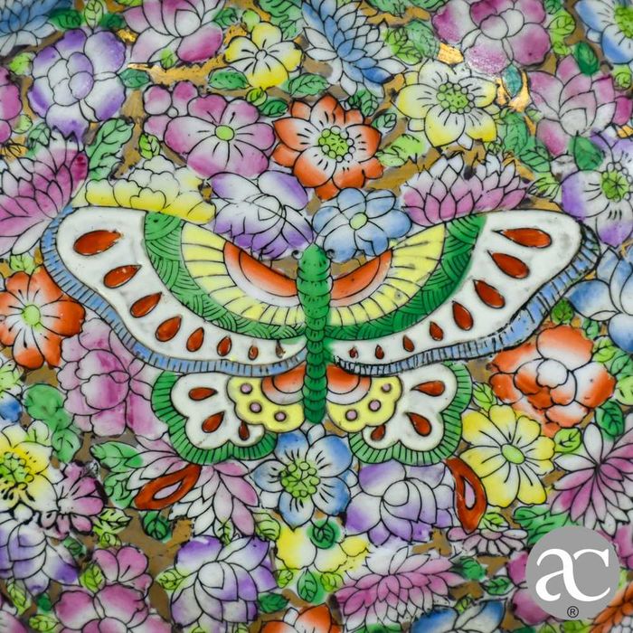 Taça porcelana da China, “Mille Fleurs” e borboletas, circa 1970