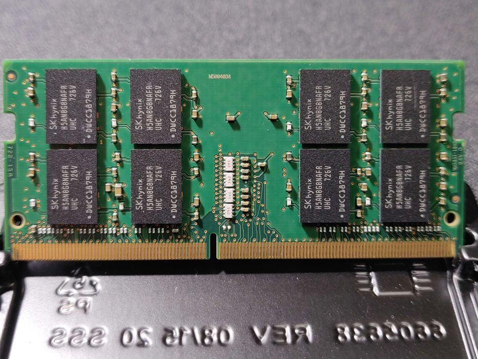 SK hynix 16 GB SO-DIMM DDR4 2400 MHz  (HMA82GS6DJR8N-UH)