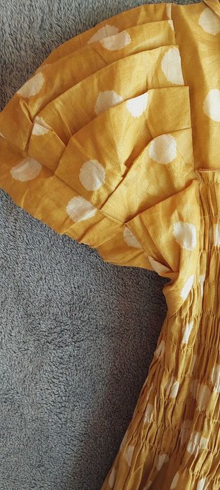 Dla bardzo wysokiej sukienka długa w grochy