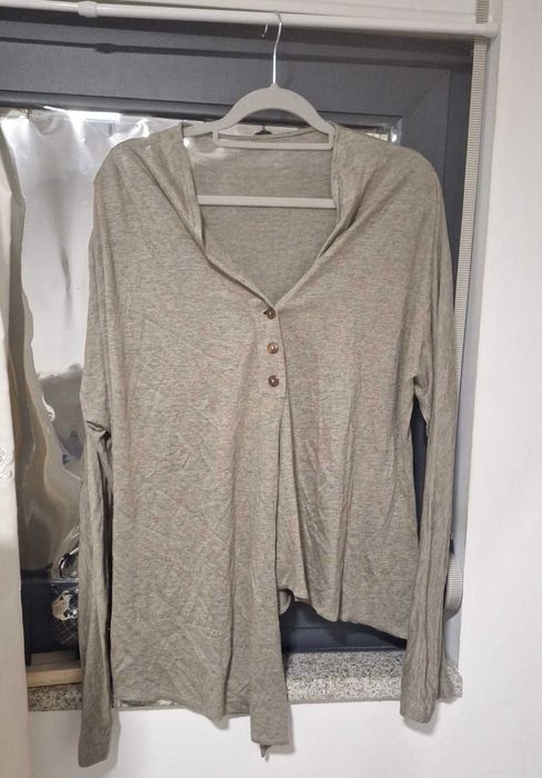 Casaco cinzento de malha