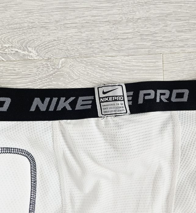 Białe spodenki sportowe Nike m 38