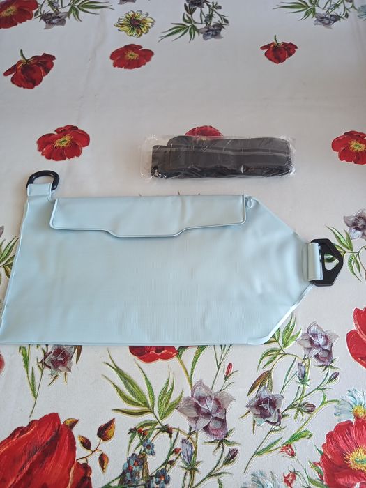 Nerka etui wodoodporna.