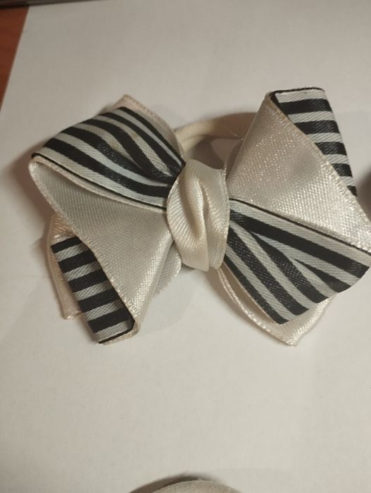 Резинки для волосся у школу