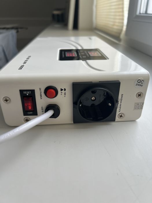 Стабилизатор напряжения REAL-EL  STAB SLIM-1000