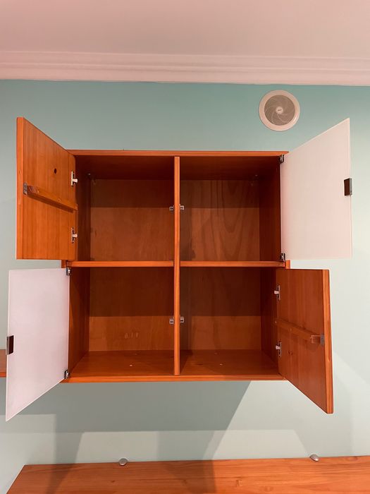 Prateleiras madeira + movel cubo