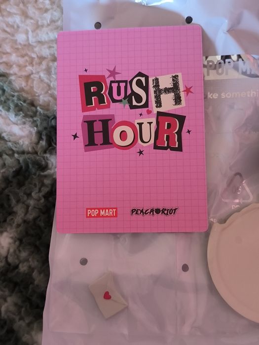 Figura Peach Riot Rush Hour Gigi Mail Delivery PopMart