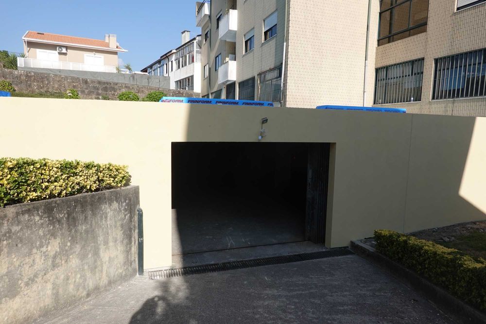 Lugar de garagem em condomínio para arrendamento - Rio Tinto