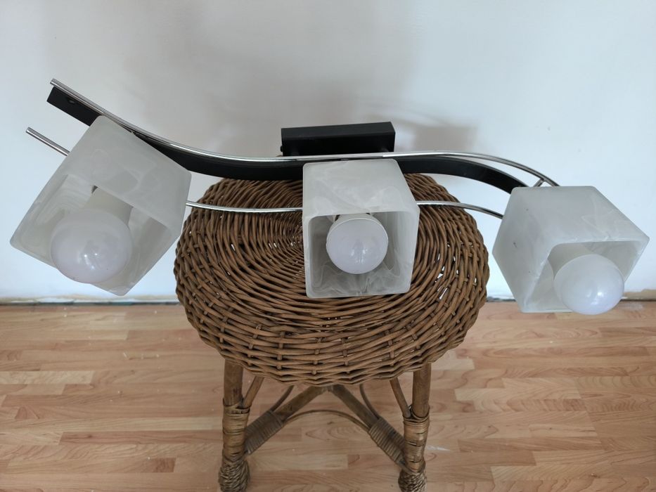 Przepiękna nowoczesna duża lampa sufitowa