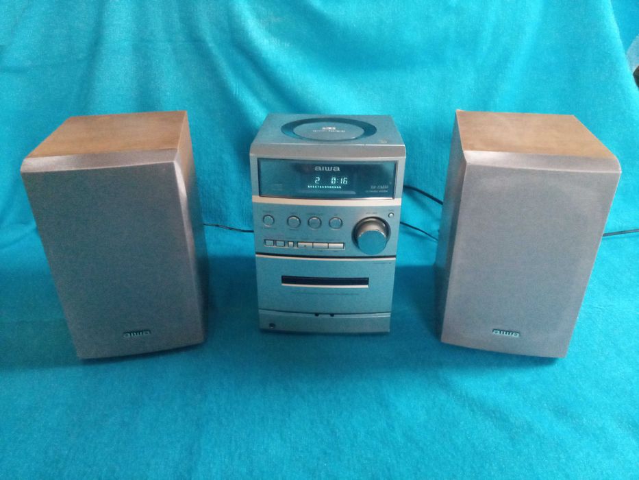 музыкальный центр Aiwa с родными колонками CD в подарок (хорошее состояние)