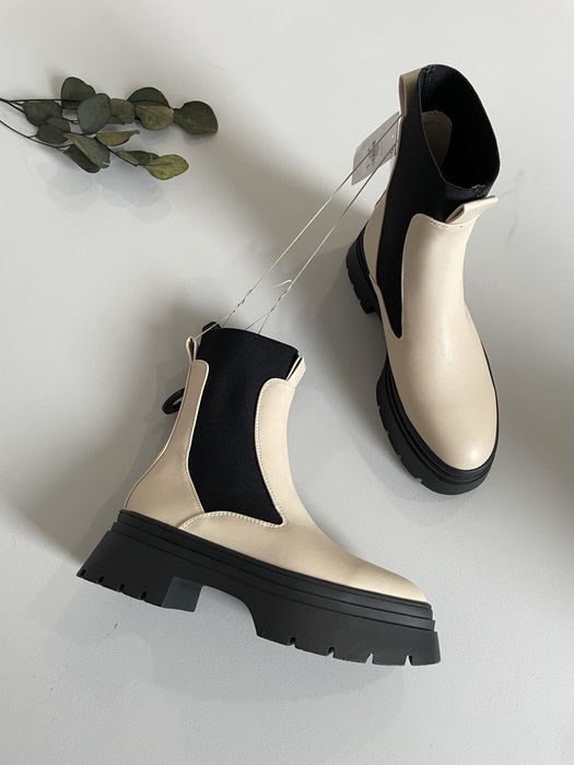 Нові Ботінки кросівки