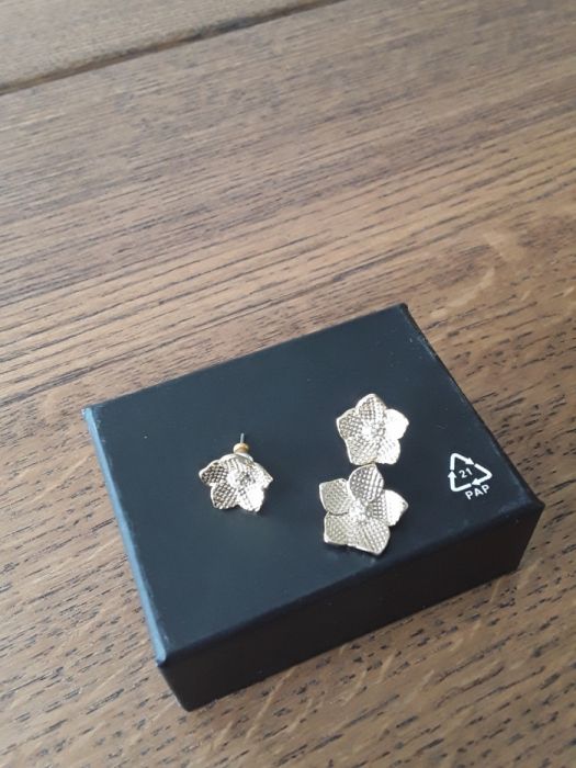 Conjunto de brincos dourado