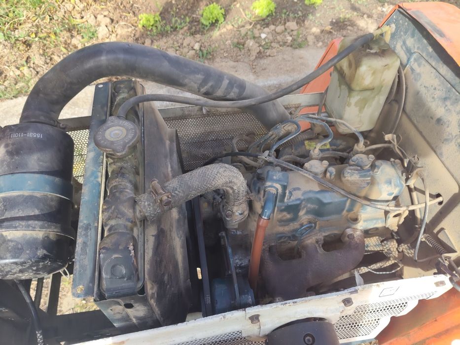 Vendo tractor Kubota b 1600 com a respectiva fresa facas novos ... Tractor em bom estado