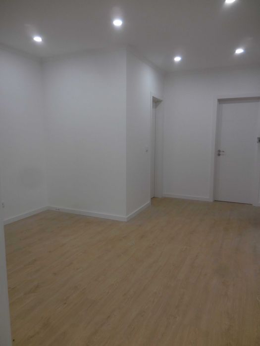 Excelente investimento - Dois T2  com quintal - Predio R/C e 1º Andar - Em Alhos Vedros - Totalmente Restaurados