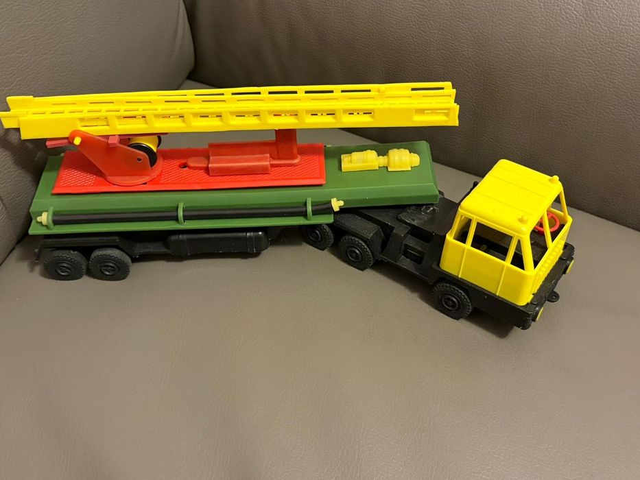 Auto Unia zabawka stare zadbane dźwig prl