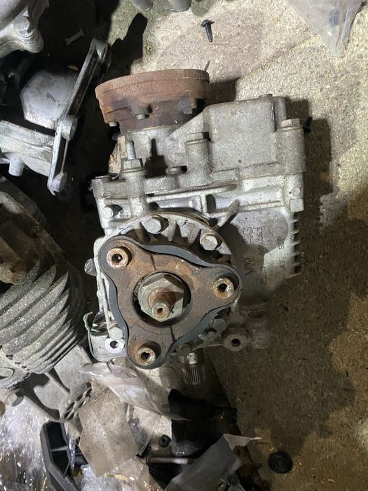 Редуктор передній задній   Раздатка, коробка роздавальна диференціал