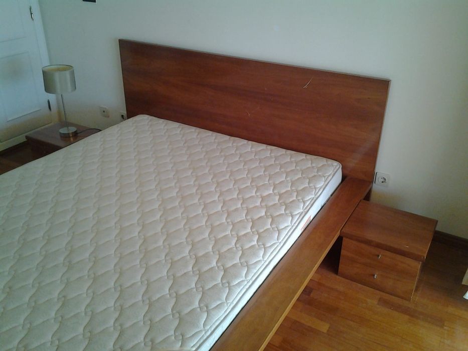 Cama e colchão em bom estado