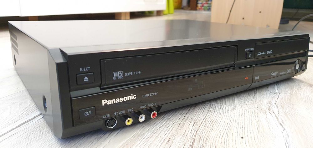 Panasonic DMR-EZ49V, odtwarzacz VHS, DVD, czarny