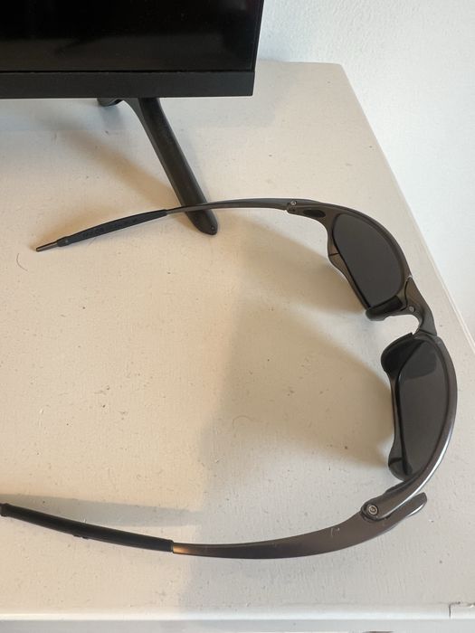 Óculos de Sol Oakley Juliet 1.0 X-Metal Polarizados, Armação Cinza, Lentes Pretas, Estilo Vintage