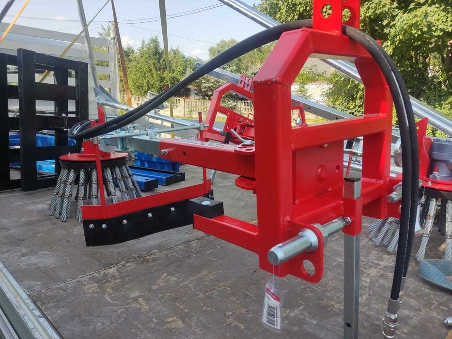 Odchwaszczacz hydrauliczny do kostki krawężników szczotka