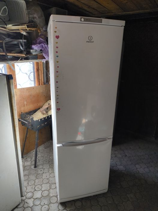 Холодильник Indesit