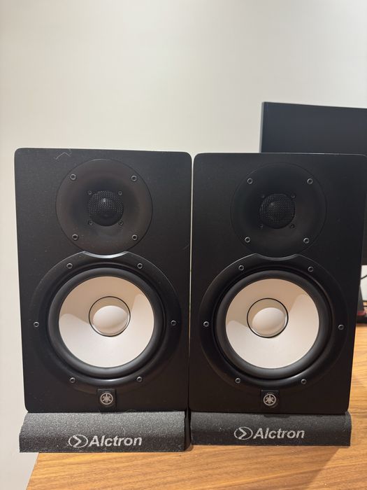 Colunas yamaha hs8 c/ novas