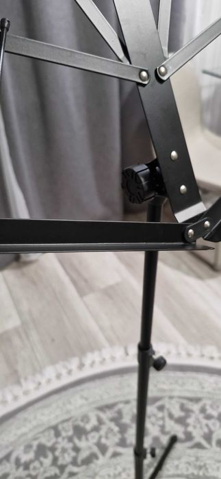 Продам пюпітр під ноти