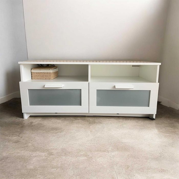 Móvel de TV branco com arrumação – funcional e em excelente estado