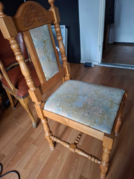 Sprzedam stare drewniane krzesła