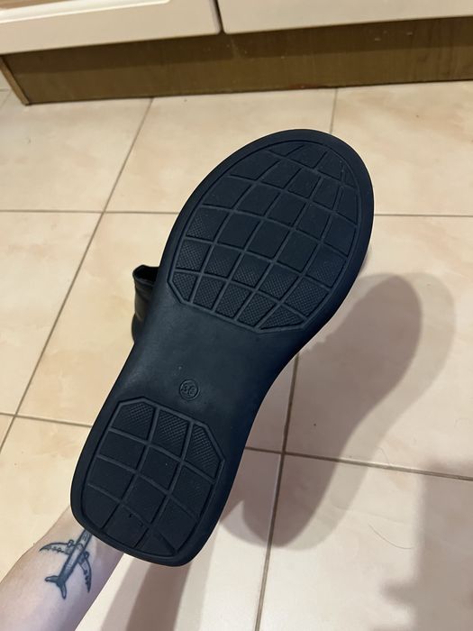 Кросівки жіночі , шкіряні, розмір 38